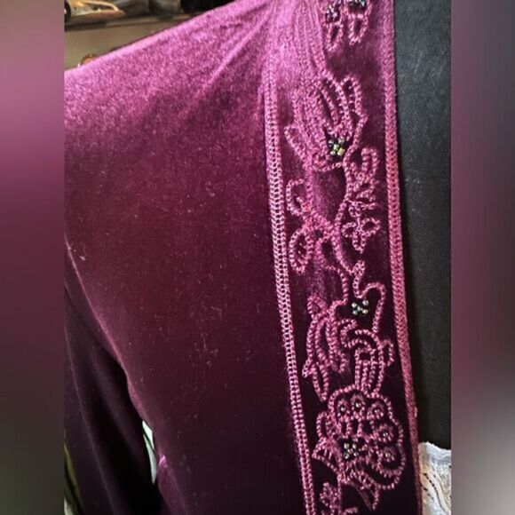 Comfort and glamour beaded velvety loungewear open card. Coldwater Creek size 12 - Picture 4 of 13